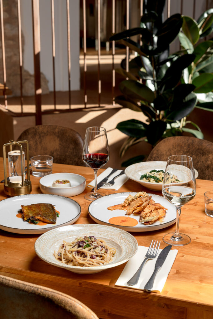 Restaurant photography capturing atmosphere, interiors and dining experience