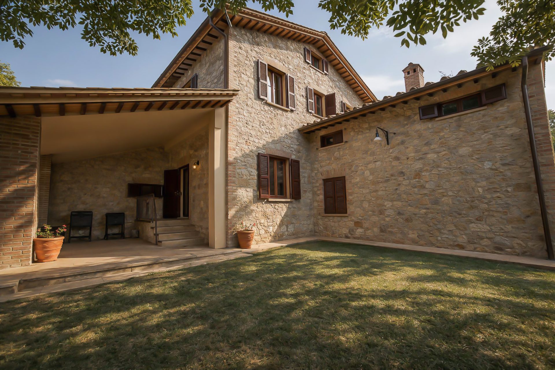 Luxury real estate exterior photography highlighting architecture and surroundings